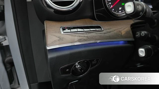Mercedes-Benz E-Class W213 id 4465605 из Кореи 9