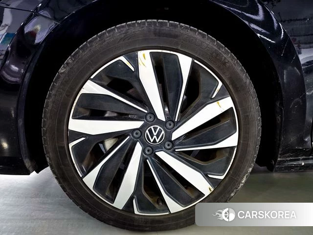 Volkswagen Passat id 4238590 из Китая 9
