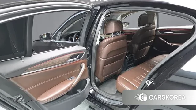 BMW 5 Series (G30) id 3396829 из Кореи 9