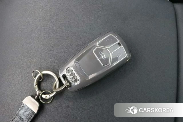 Audi Q5L id 4257789 из Китая 9