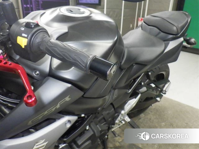 Проданный Suzuki GSR750 ABS id 4012139 из Японии, фото 9