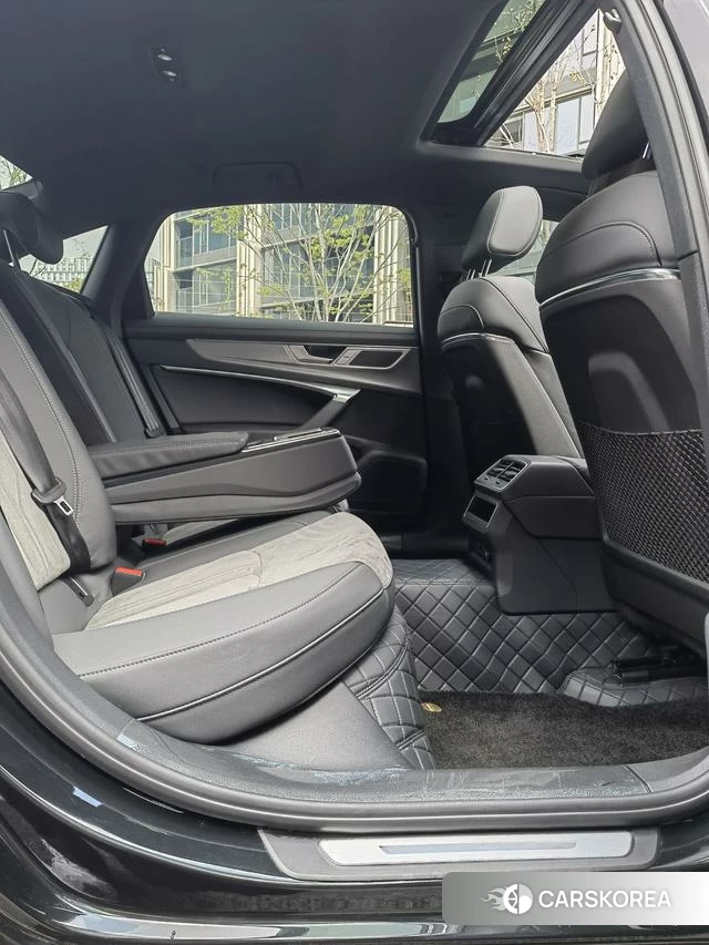 Audi A6L id 4272860 из Китая 9