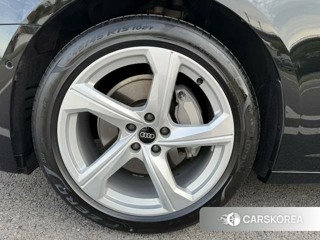 Audi A6L id 4297561 из Китая 9