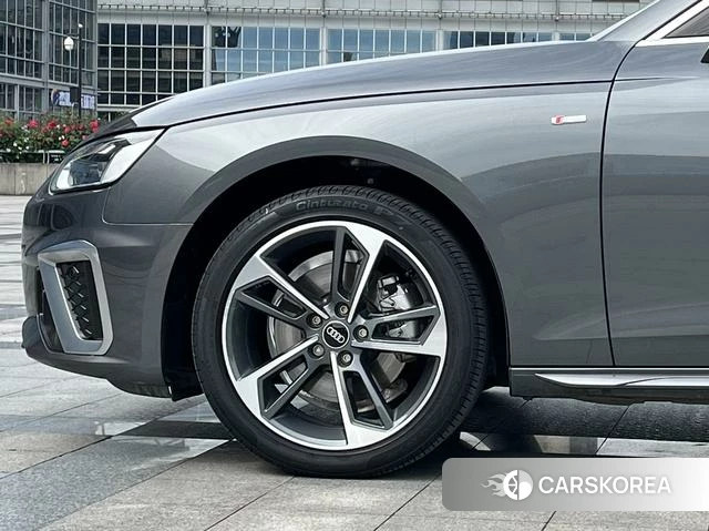 Audi A4L id 4275631 из Китая 9