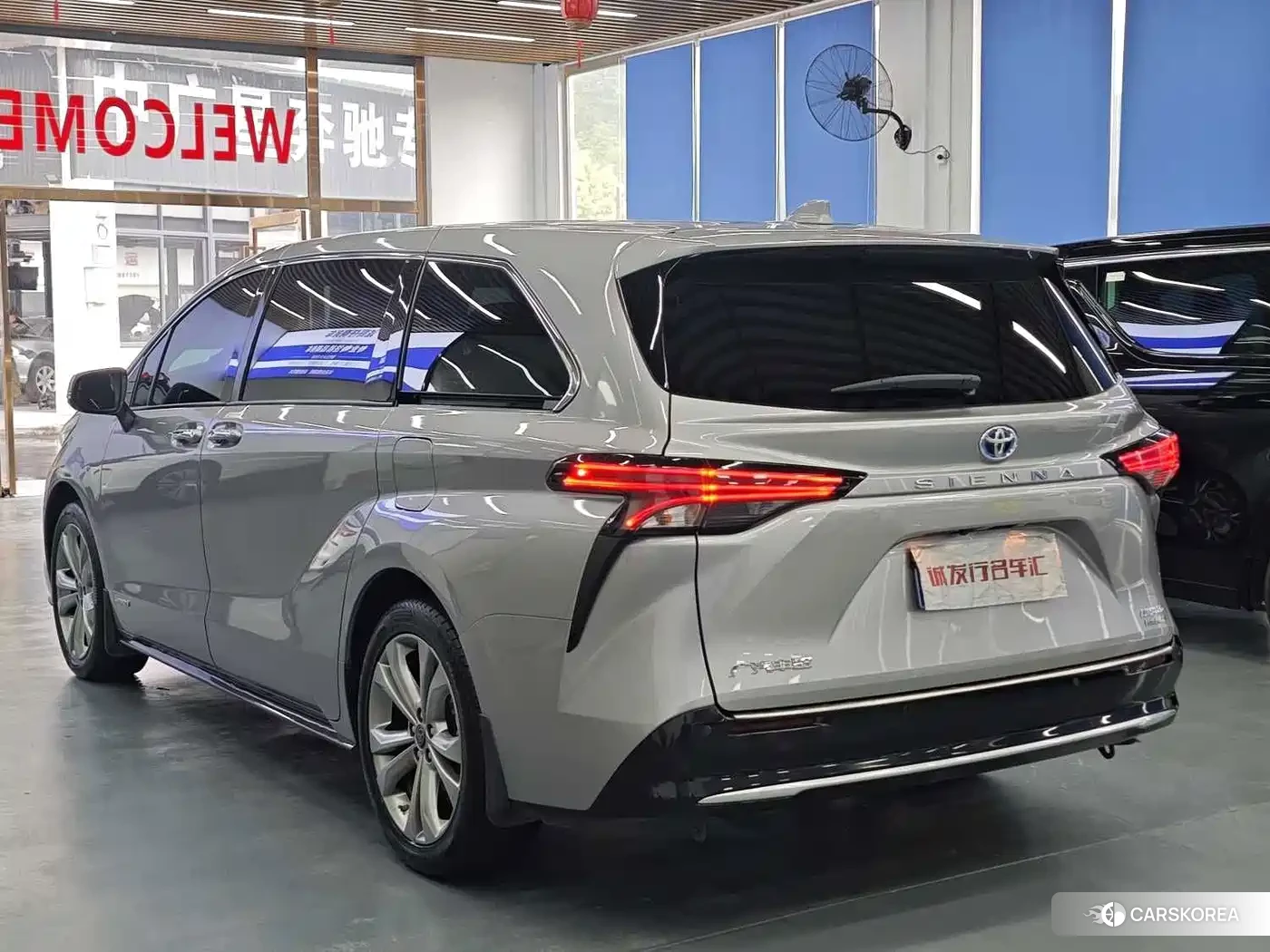 Toyota Sienna id 4617095 из Китая 9