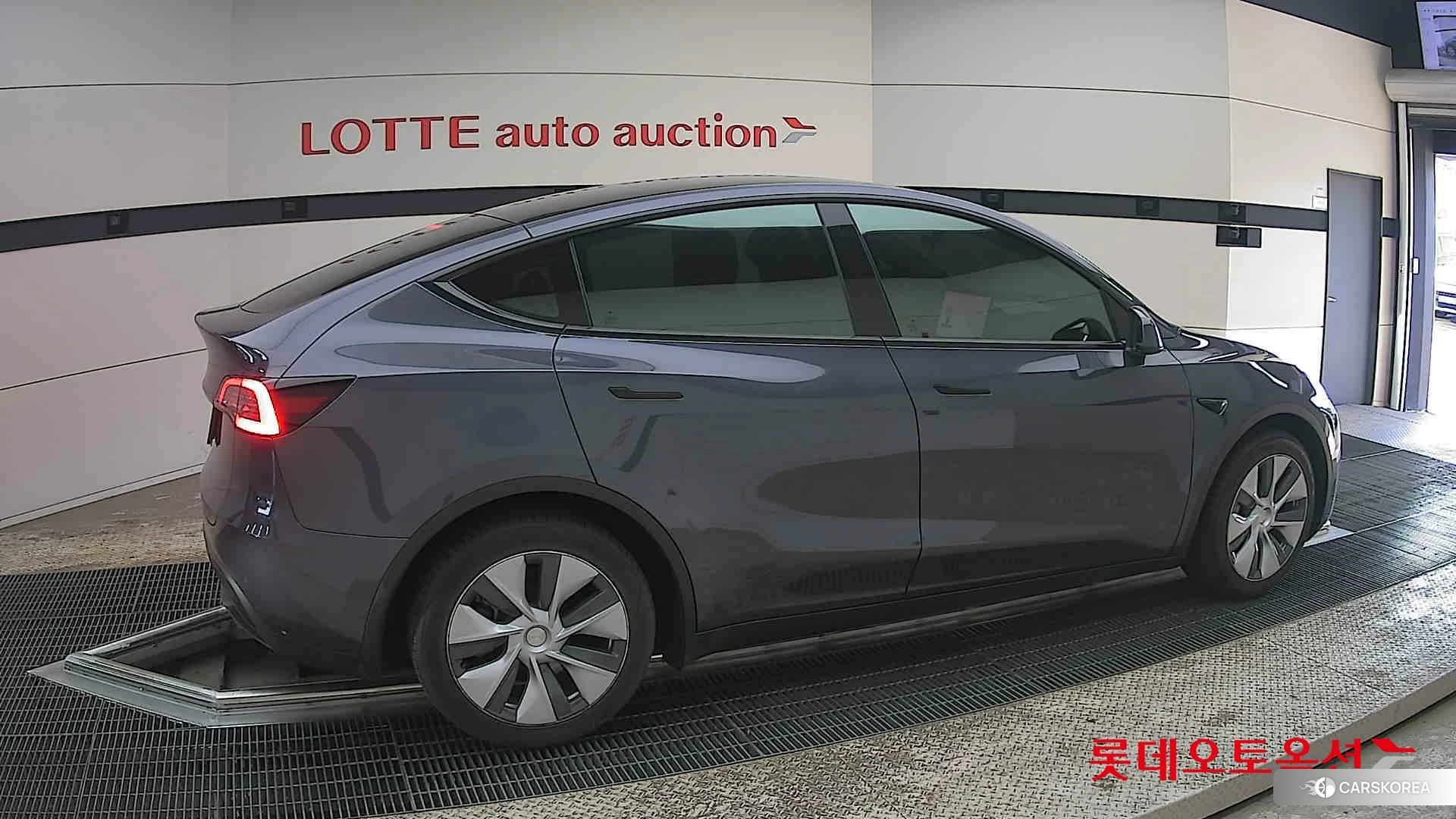 Tesla Model Y RWD id 3882118 из Кореи 9