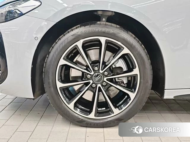 Audi A5L id 4300418 из Китая 9