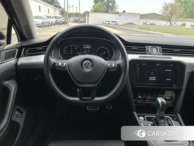 Volkswagen Magotan PHEV id 4279056 из Китая 9