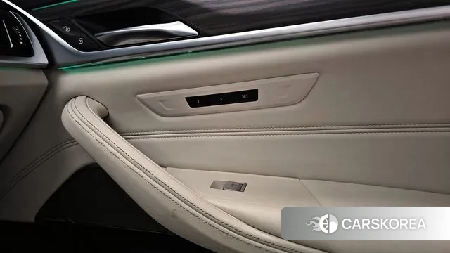 BMW 5 Series (G30) id 3362369 из Кореи 9