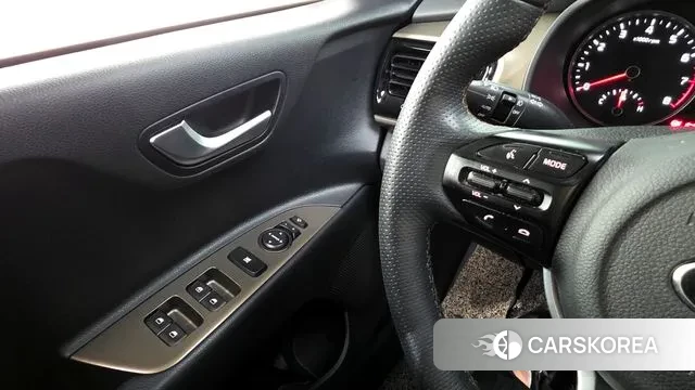 Kia Stonic id 2960998 из Кореи 9