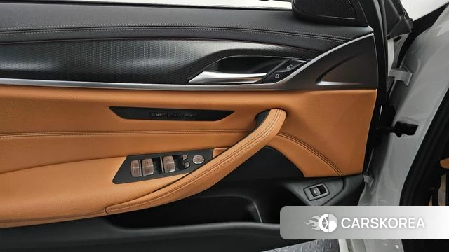 BMW 5 Series (G30) id 3838632 из Кореи 9