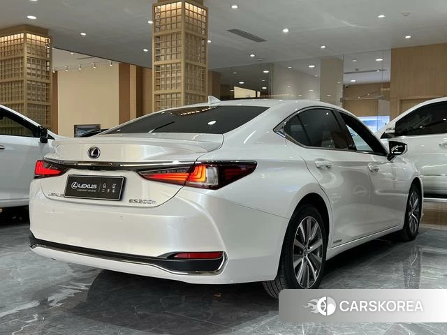 Lexus ES id 4254685 из Китая 9