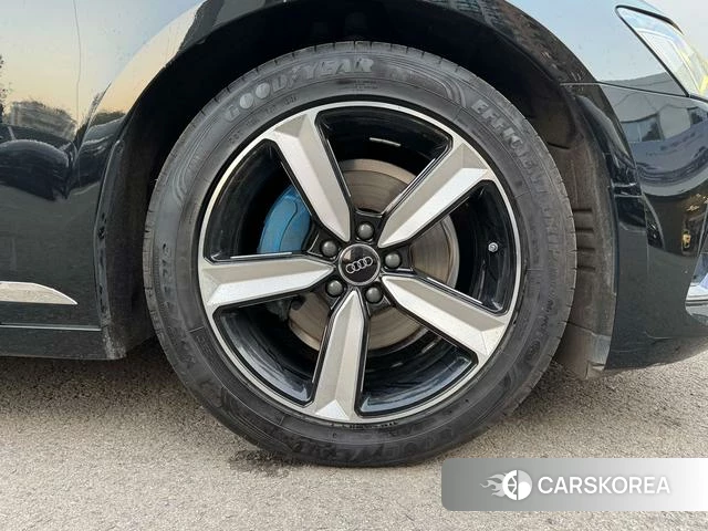 Audi A6L id 4271688 из Китая 9