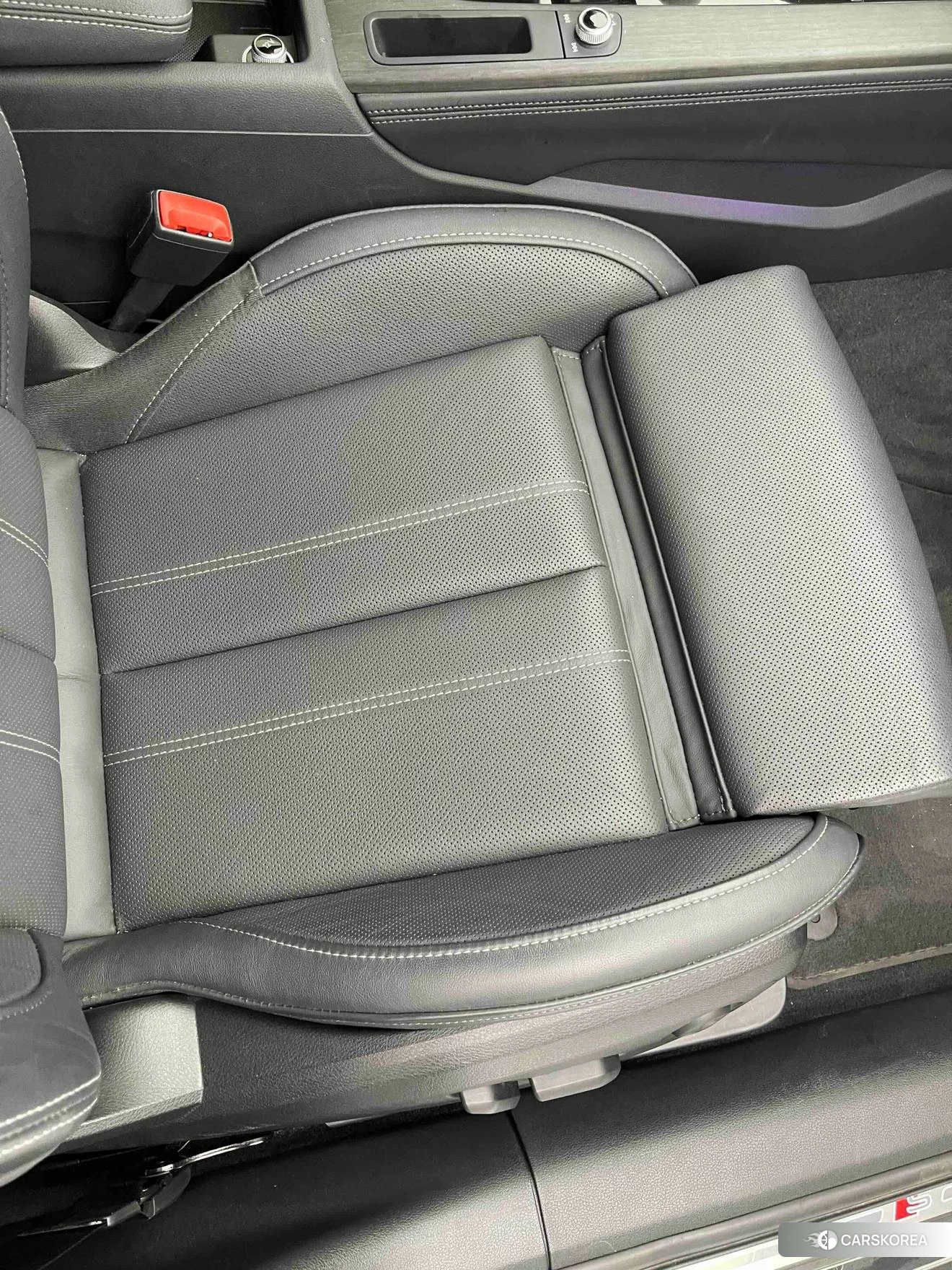 Audi A4L id 4498698 из Китая 9