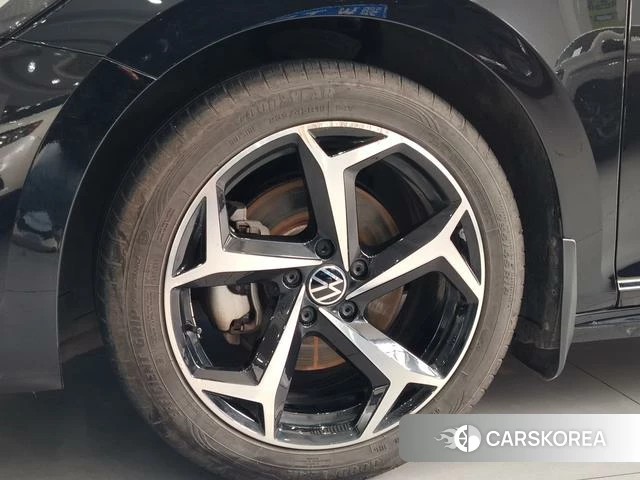 Volkswagen Passat id 4258755 из Китая 9