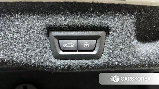 BMW 5 Series (G60) id 3882772 из Кореи 9