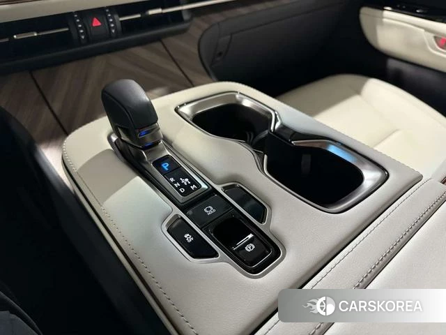 Lexus LM id 4272242 из Китая 9