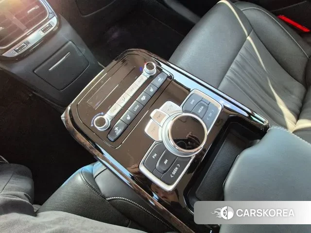 Genesis G90 id 3672496 из Кореи 9