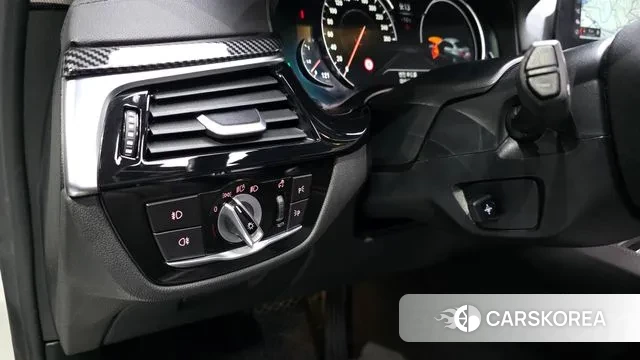 BMW 5 Series (G30) id 3568442 из Кореи 9