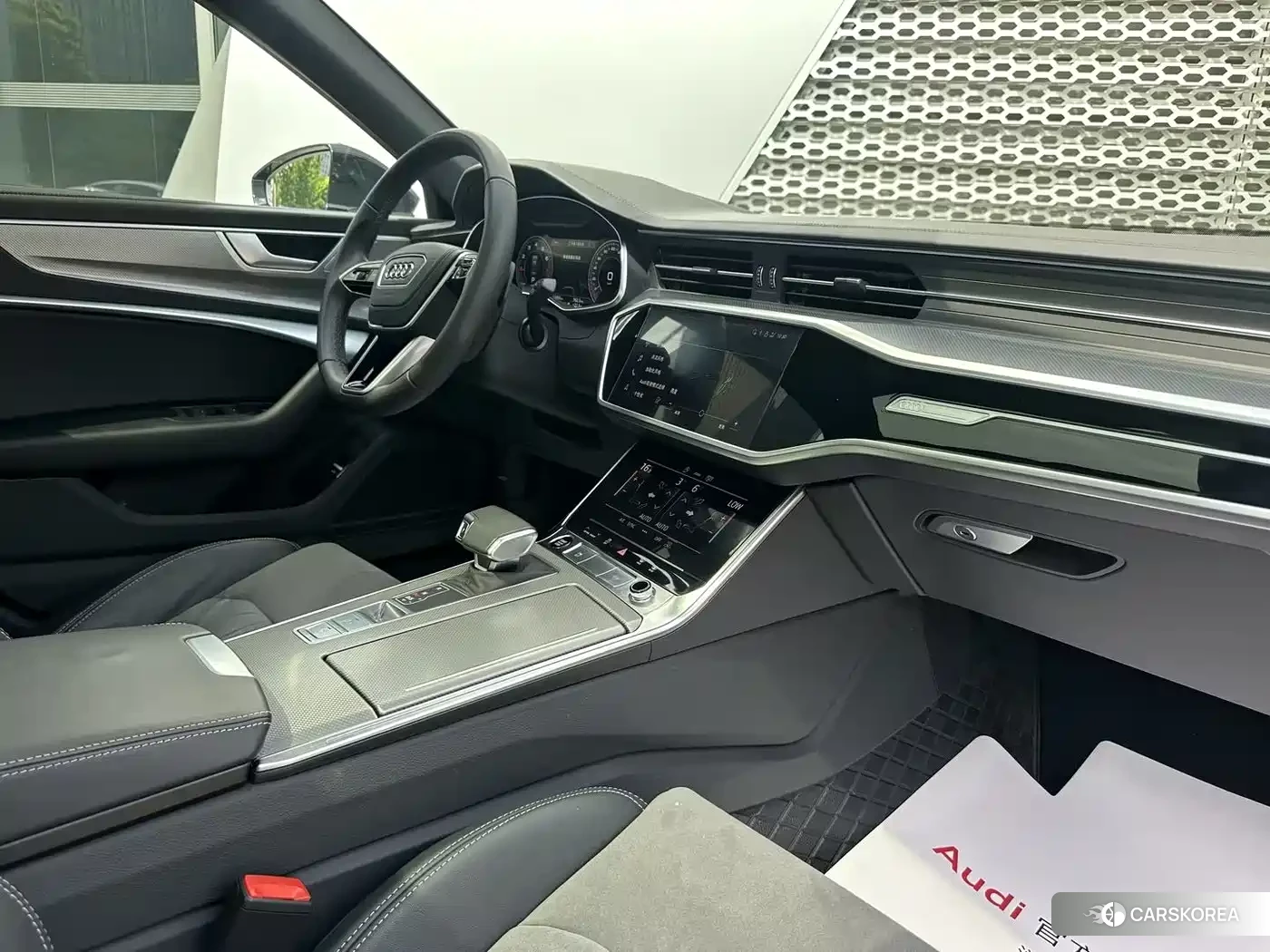 Audi A6L id 4545742 из Китая 9