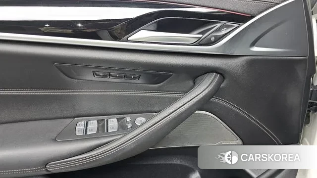 BMW 5 Series (G30) id 3721633 из Кореи 9