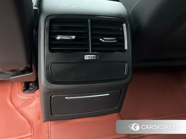Audi A4L id 4353292 из Китая 9
