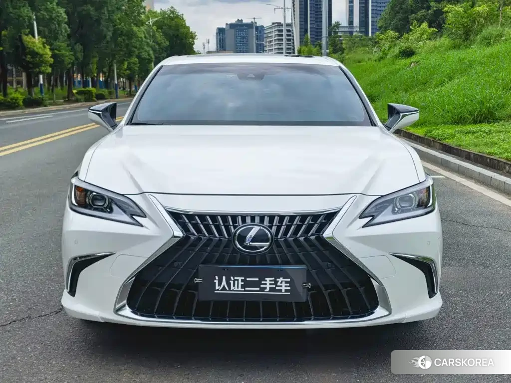Lexus ES id 4659709 из Китая 9