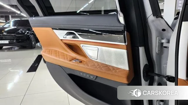 BMW 7 Series (G11) id 3342463 из Кореи 9