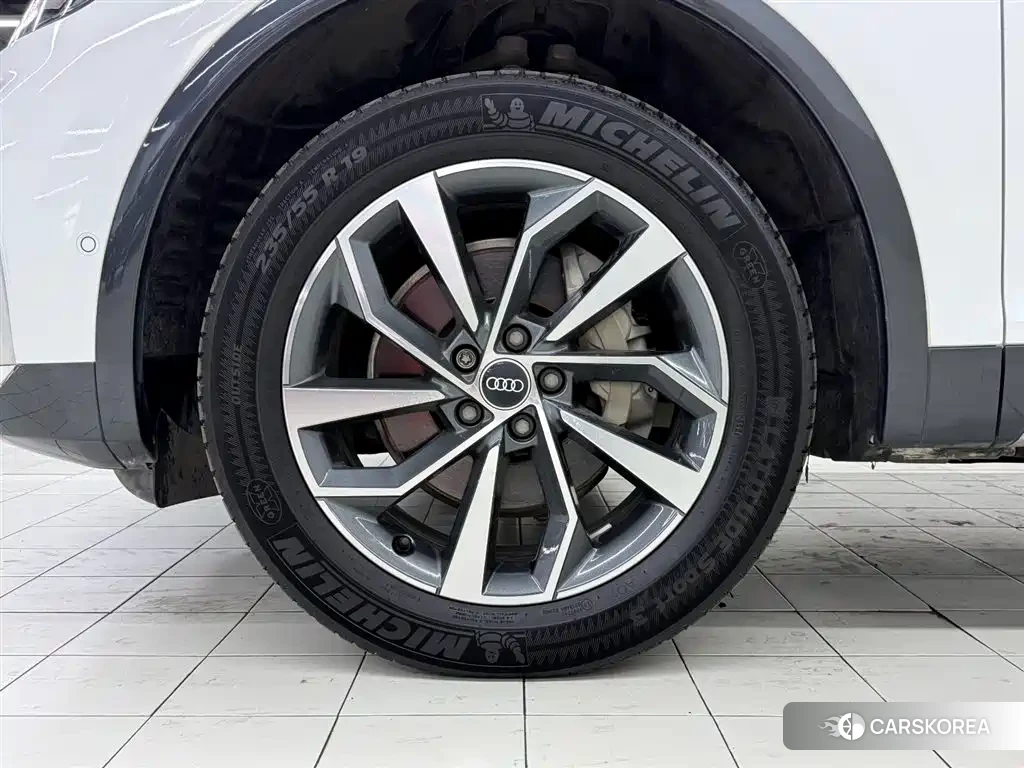 Audi Q5L id 4628241 из Китая 9