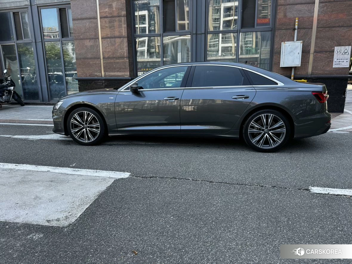 Audi A6L id 4440855 из Китая 9