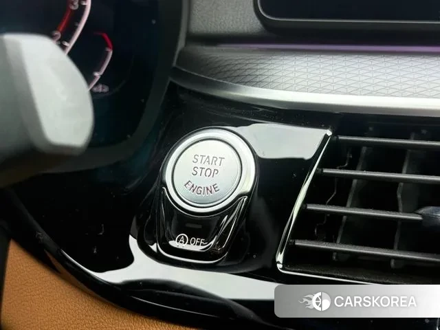 BMW 5 Series (G30) id 3707975 из Кореи 9