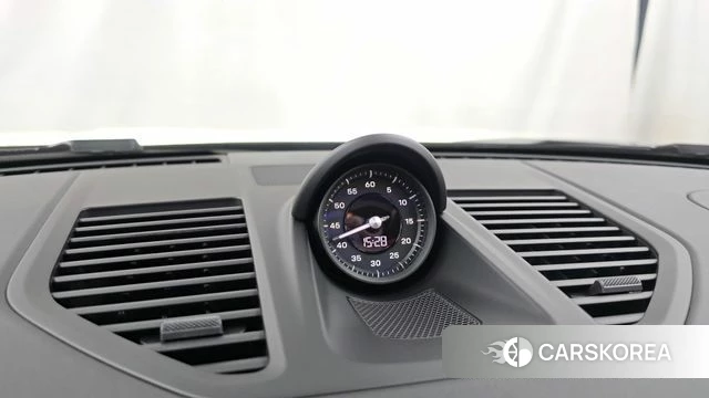 Porsche 911(992) id 4758523 из Кореи 9