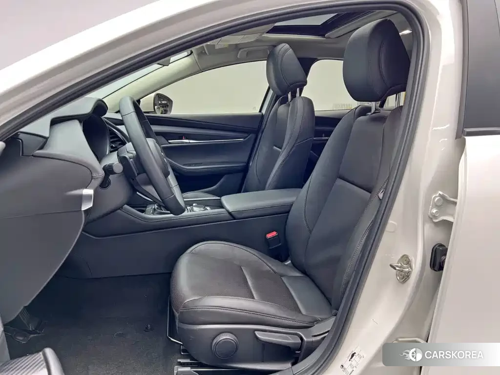 Mazda 3 id 4659712 из Китая 9