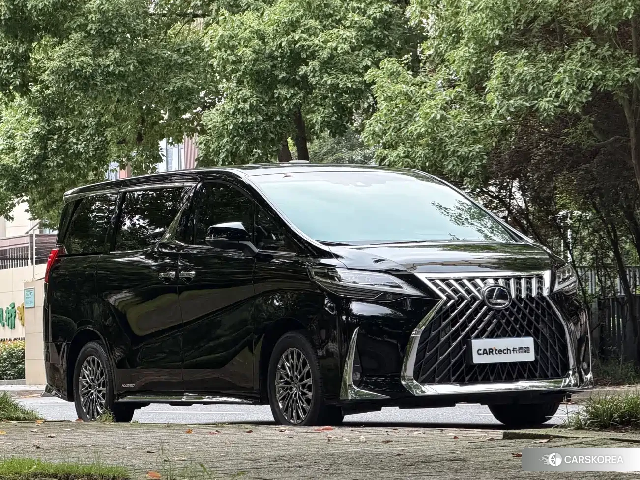 Lexus LM id 4589089 из Китая 9