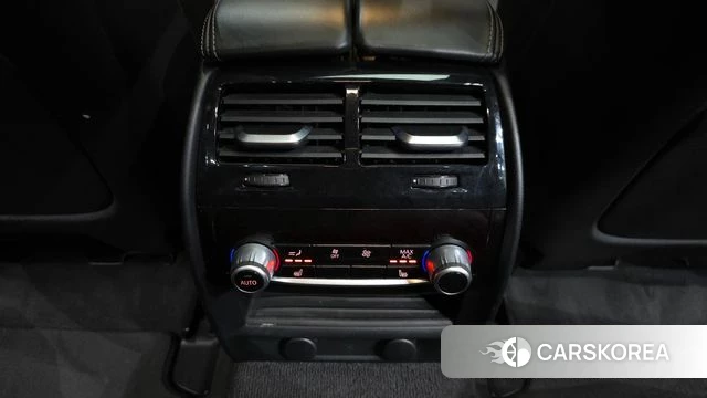 BMW 5 Series (G30) id 3905851 из Кореи 9