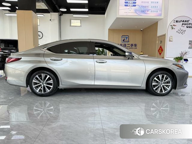 Lexus ES id 4274418 из Китая 9