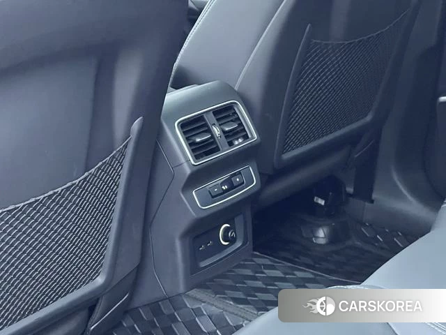 Audi Q5L id 4207308 из Китая 9