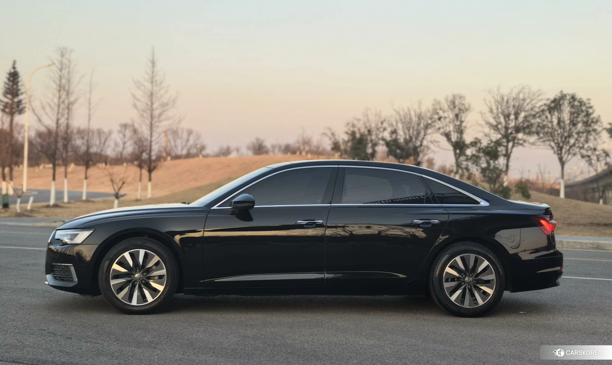 Audi A6L id 4512498 из Китая 9