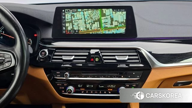 BMW 5 Series (G30) id 4363355 из Кореи 9