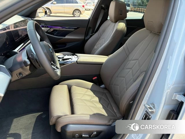 BMW 5 Series (G60) id 3889166 из Кореи 9