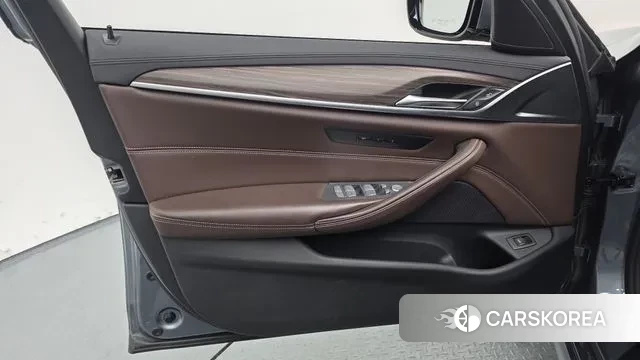 BMW 5 Series (G30) id 3514765 из Кореи 9