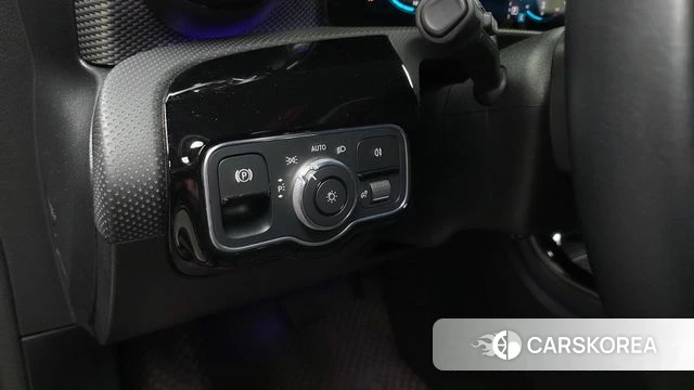 Mercedes-Benz A-Class W177 id 4666824 из Кореи 9