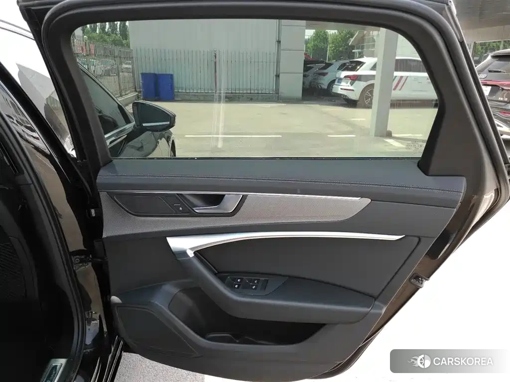 Audi A6L id 4514334 из Китая 9