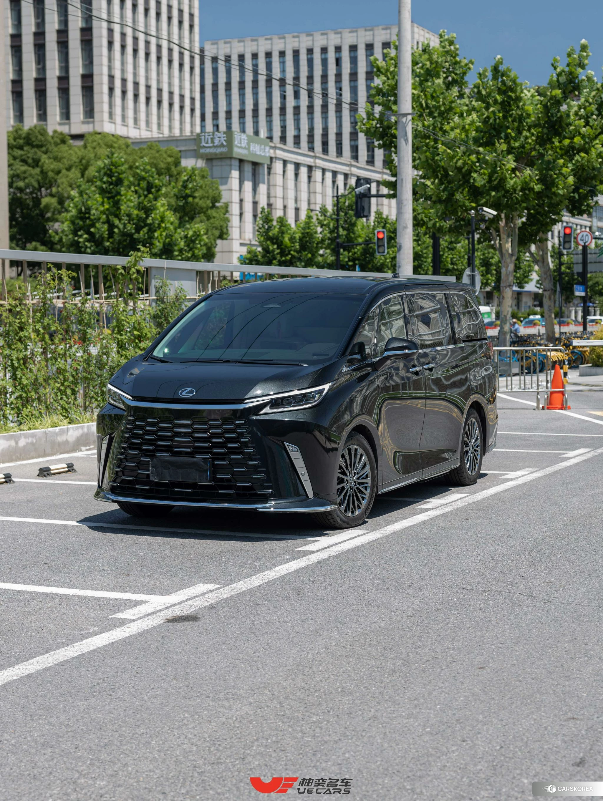 Lexus LM id 4440437 из Китая 9