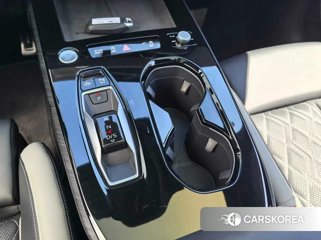 Audi A5L id 4301445 из Китая 9