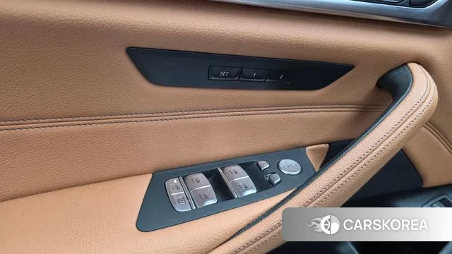 BMW 5 Series (G30) id 3758491 из Кореи 9