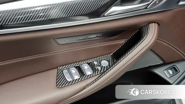 BMW 5 Series (G30) id 3940451 из Кореи 9