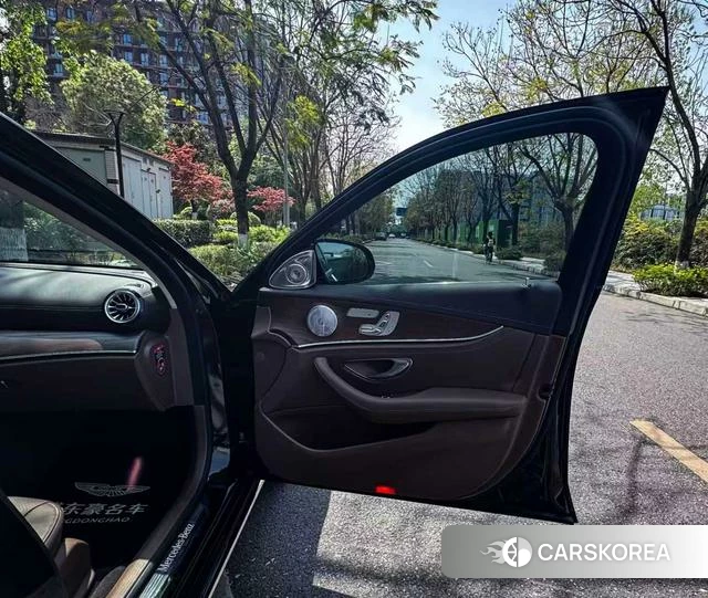 Mercedes-Benz E-class id 4264929 из Китая 9