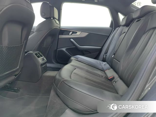 Audi A4L id 4276875 из Китая 9