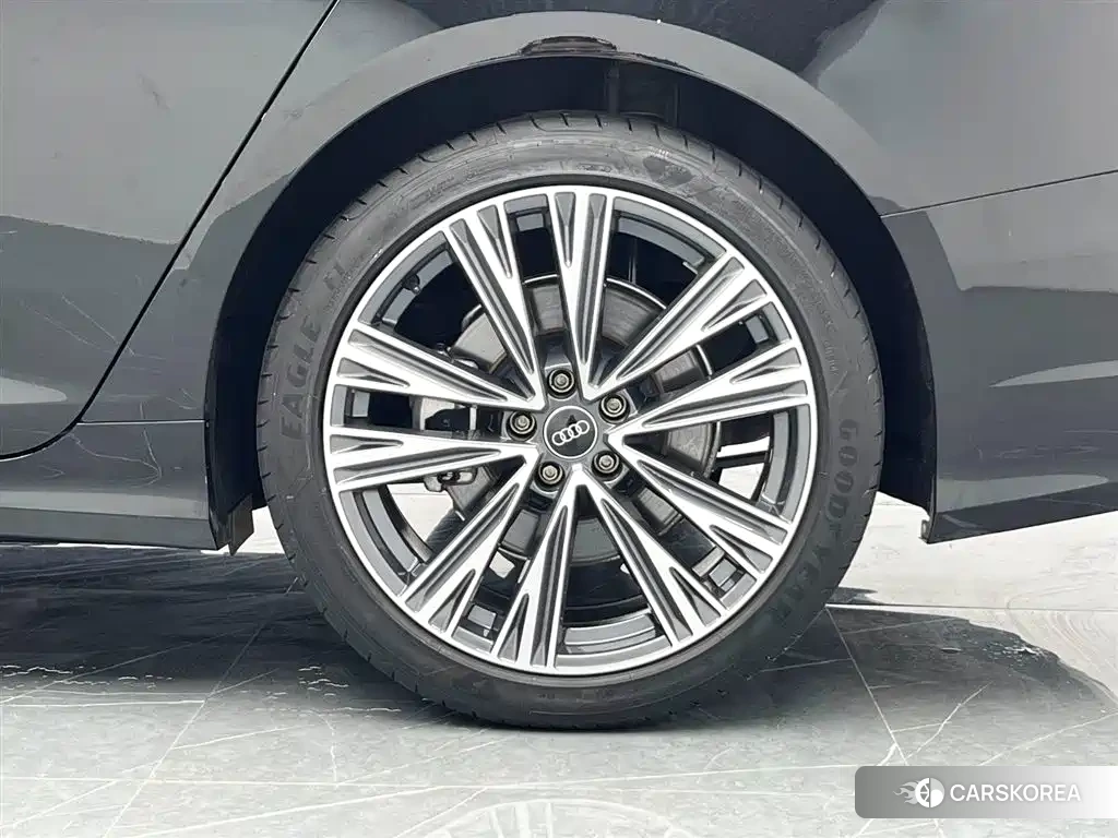 Audi A6L id 4559754 из Китая 9